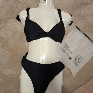 Novi kupaći kostim vel M