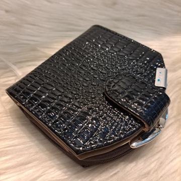 Crni lak novčanik 10,5x9,5