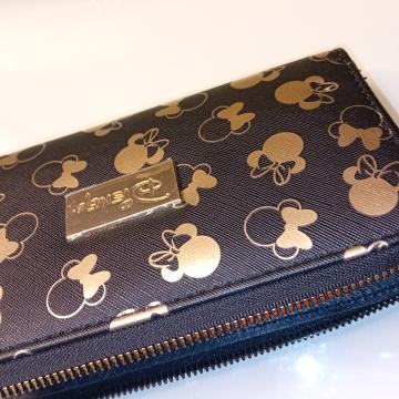 CRNI NOVČANIK S ZLATNIM DETALJIMA - NOVO