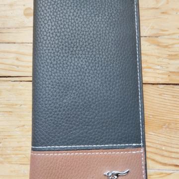 Kožnati novčanik s puno pretinaca u originalnoj kutiji