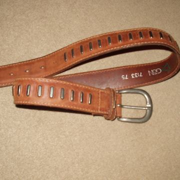 kožni remen sa metalnim...
