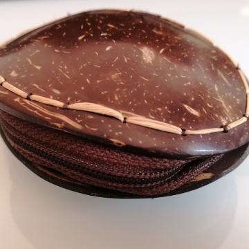 Novčanik od kokosova oraha