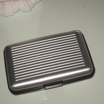 SREBRNI ETUI ZA KARTICE - NOVO