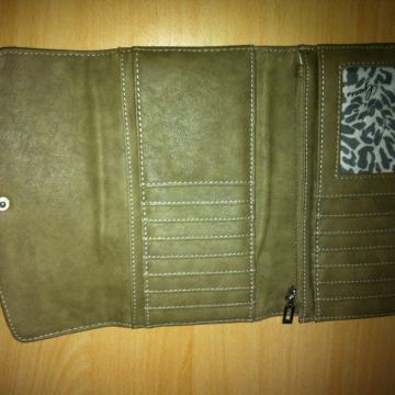 Prodajem guess novčanik