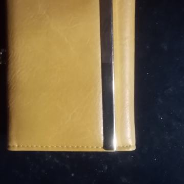 Ženski novčanik žuti