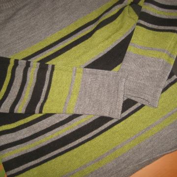 STEFANEL PULOVER VEL. 38/40 - NOVO