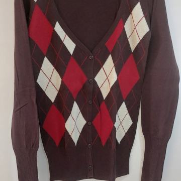 Bershka smeđa vesta na rombove, vel. S