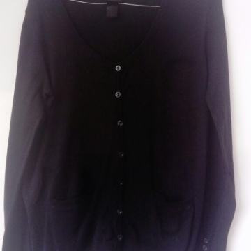 Crna uska vesta na kopčanje HM 36