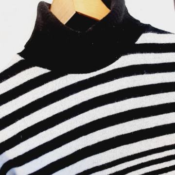 Crno-bijela vunena vesta sa rol ovratnikom M/40