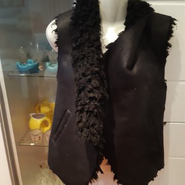 DIVIDED SMEĐI KRZNENI PRSLUK