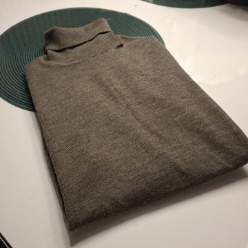 MASLINASTO ZELENI ROLKA PULOVER VEL. M/L