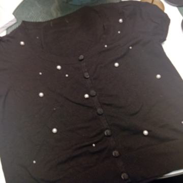 CRNI PULOVER S BISERIMA VEL.38/40