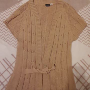 Novi pulover bež boje