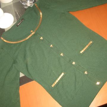 SMARAGDNO ZELENA VESTA S ZLATNIM DETALJIMA 38/40