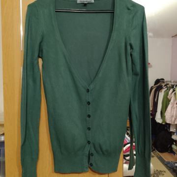 Zenska vesta. Vel. S . BERSHKA