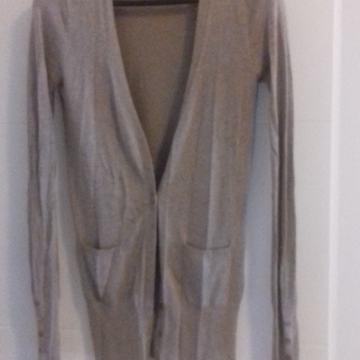 zenska vestica sive boje