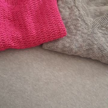 ženski puloveri2 kom