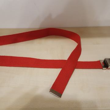 Pleteni crveni remen