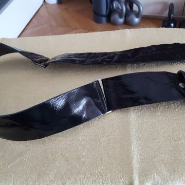 Široki tamnozeleni kožni remen