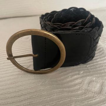 Zenski crni kozni remen