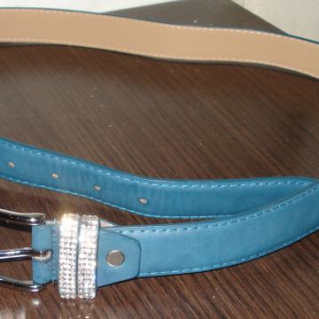 Ženski kožni opasač svjetloplavi