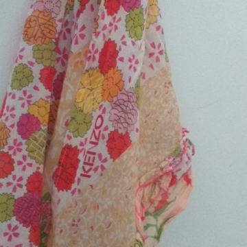 KENZO!! TOP! PREEDIVNI ŠAL! PRIRODNI SASTAV! UGODAN I FIN