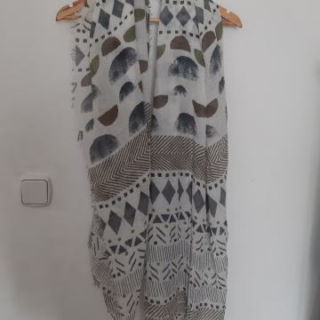 Pašmina sal ..bogati... sivo bijeli acessor