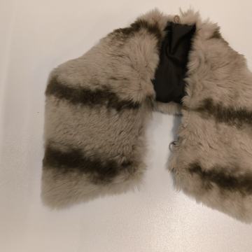 Podstavljeni ovratnik  od krzna
