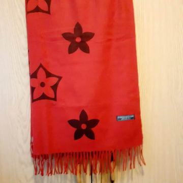 Novi šal bordo boje