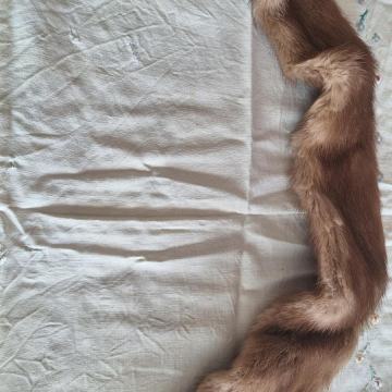 Ženski ovratnik od nerca