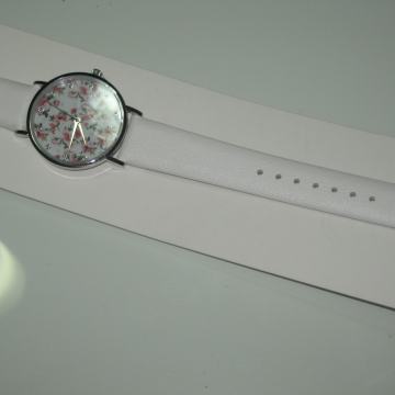 ŽENSKI BIJELI SAT - NOVO