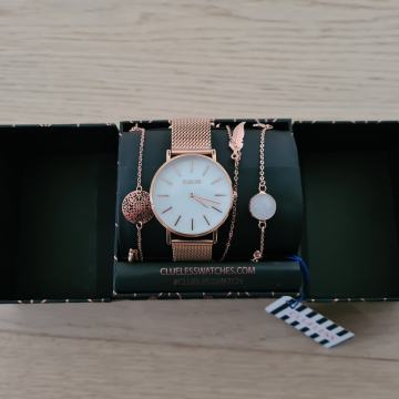 Clueless ženski sat, boje rose gold s 3 narukvice *NOVO*