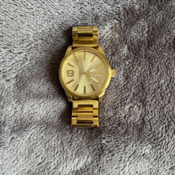 Dizel original zlatni sat