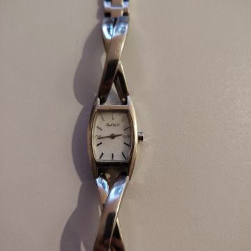 DKNY - ženski sat sa narukvicom