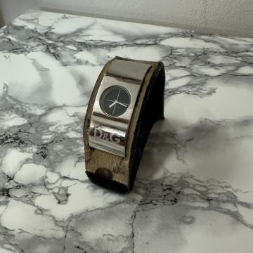 Dolce&Gabanna zenski sat,orginal sa torbicom,stavljena nova baterija
