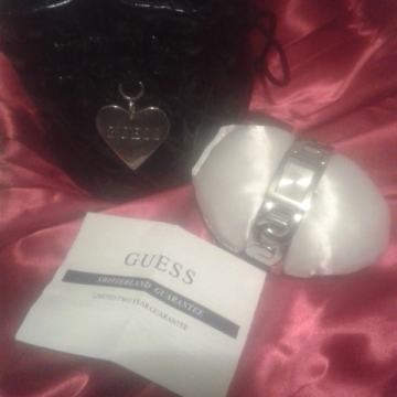 ELEGANTNI ŽENSKI SAT,GUESS,Novo