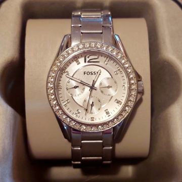 Fossil Riley ženski sat u originalnoj kutiji s papirima