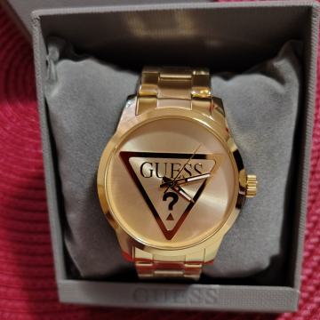Guess sat zlatne boje