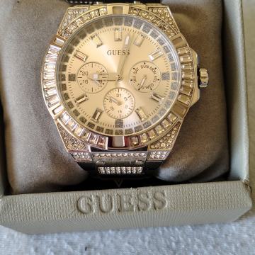 Guess Zeus veliki sat