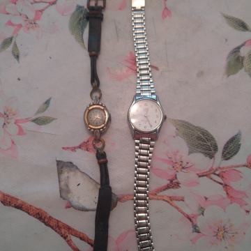 Lot od dva ženska ručna sata-neispravno