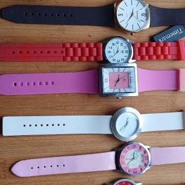 Ženski satovi novi.lot br 6