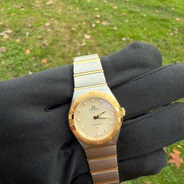 Omega Constellation ženski sat dijamanti