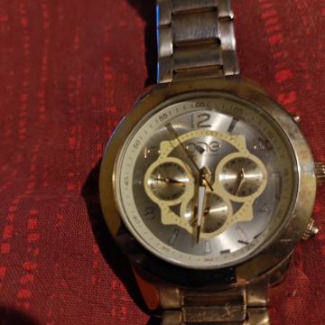 Originalni sat ONE, nikad nije korišten, ispravan.