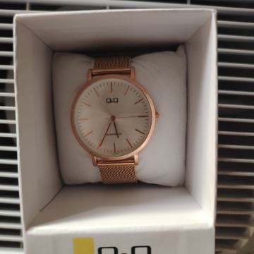 Prodaje se ženski sat