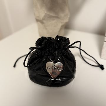 Prodajem Guess ručni sat, zlatni statement primjerak