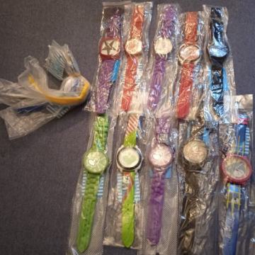 Prodajem lot satova 13 komada