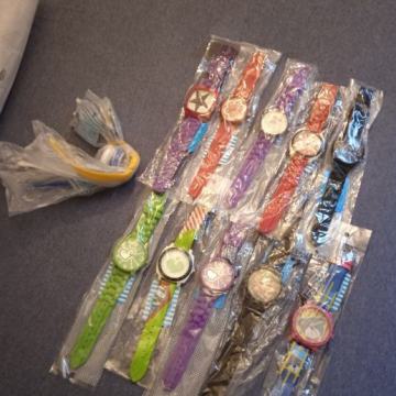 Prodajem lot satova 13 komada