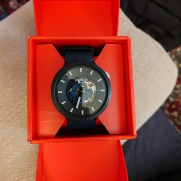 Prodajem nov Swatch