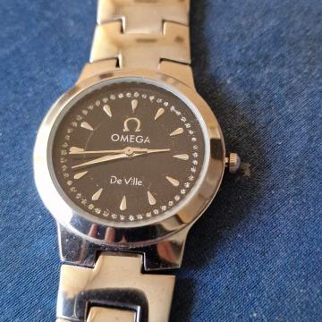 Prodajem omegu žensku baterisku kao nova 35€.