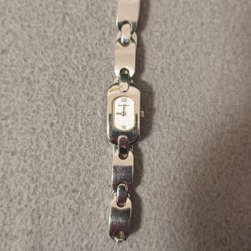 Prodajem sat Pierre Cardin